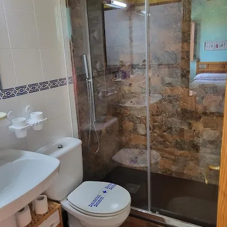 Inn Los Taranos Valdaliga